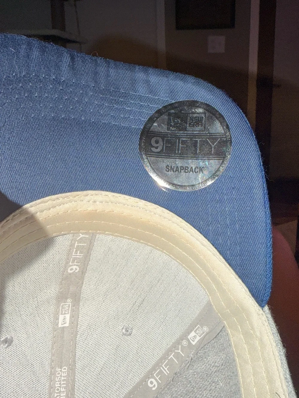 Classic Two-Tone Gray and Blue Baseball Cap with Embroidered D Logo detro